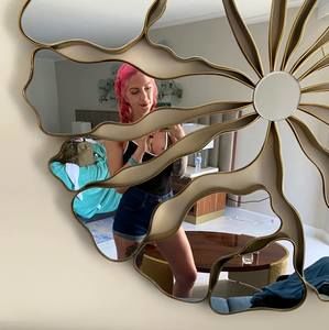 Meet your Posher, Hillary